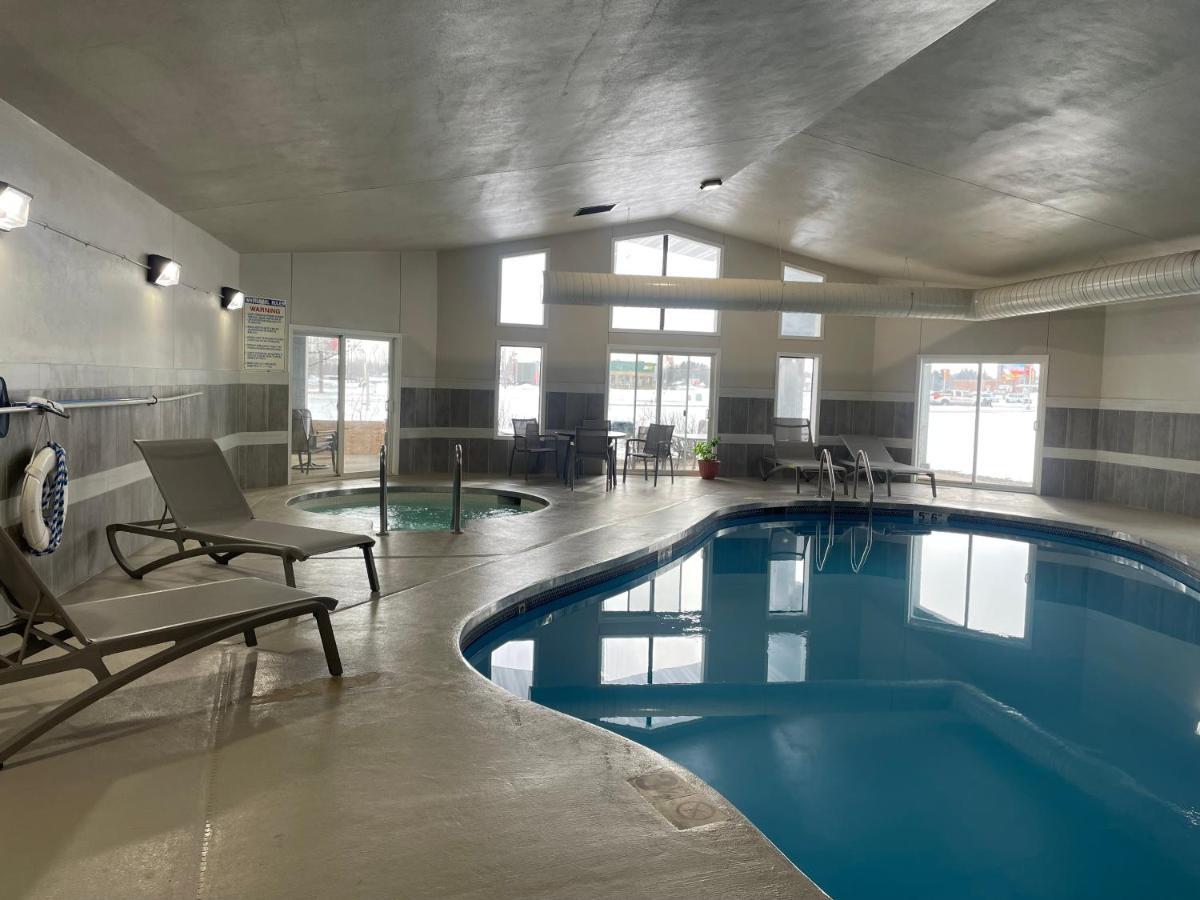 Clarion Pointe Tomah Exterior foto