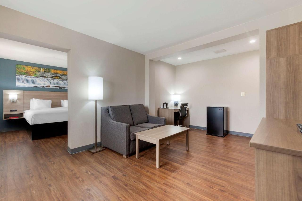 Clarion Pointe Tomah Exterior foto