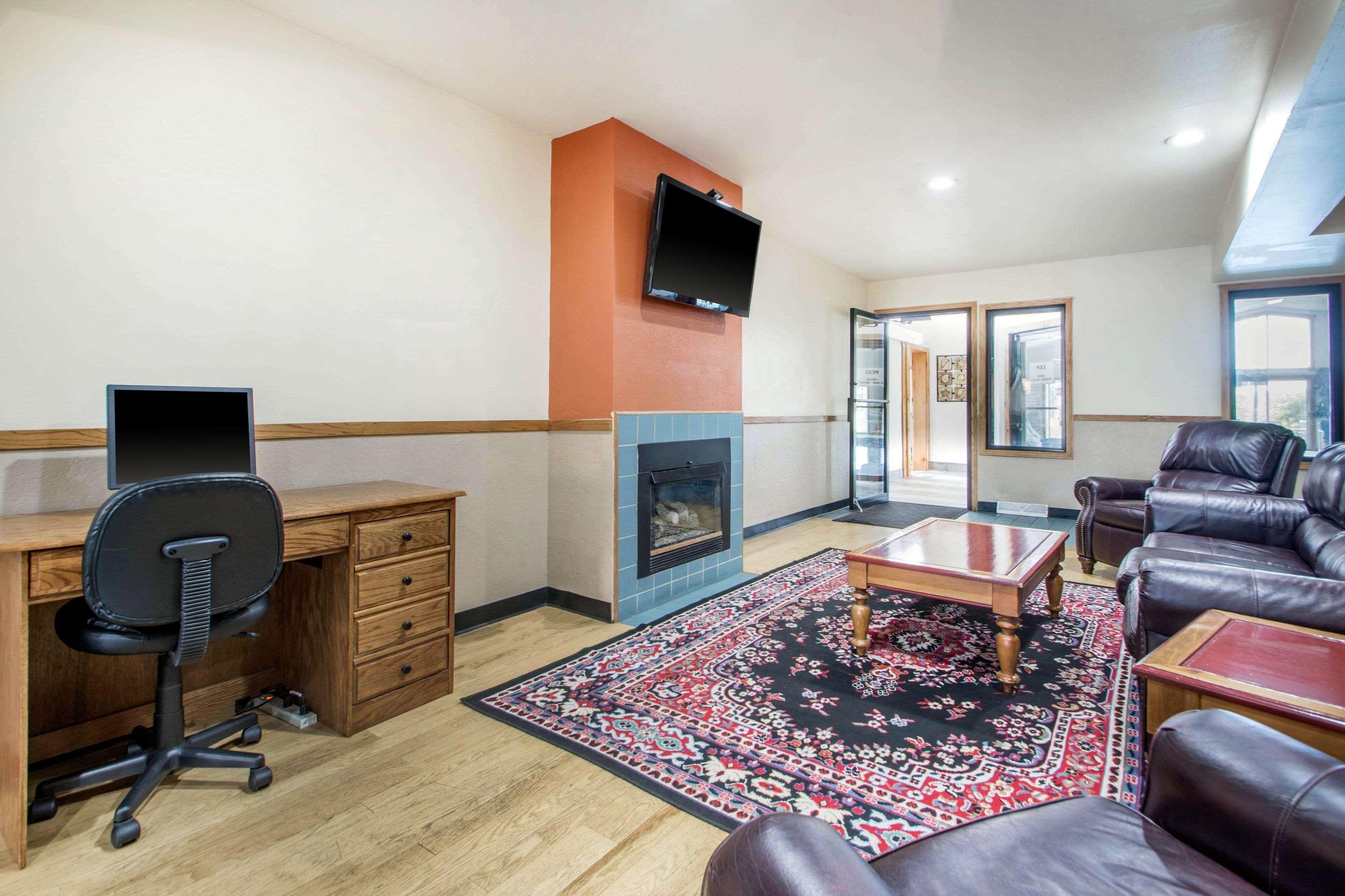 Clarion Pointe Tomah Exterior foto