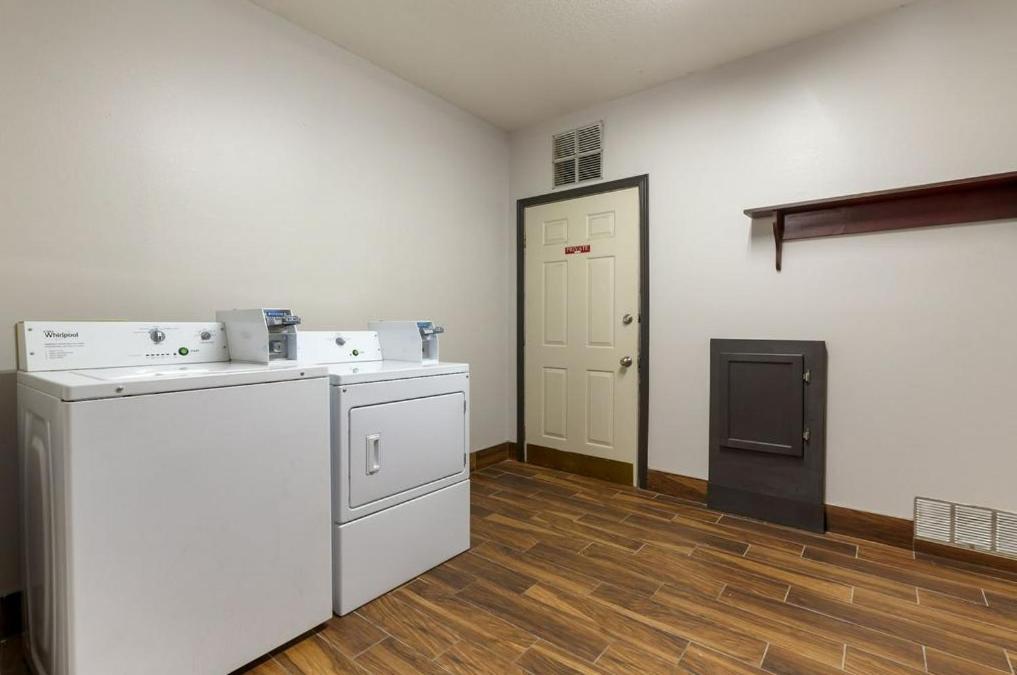 Clarion Pointe Tomah Exterior foto